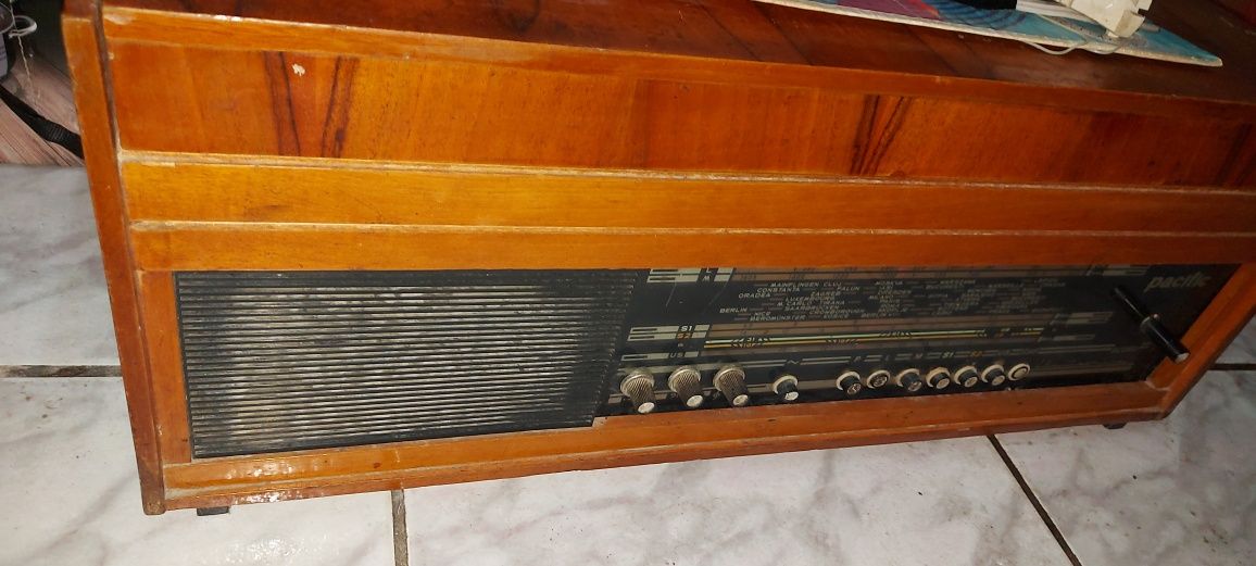 Vind sau schimb radiouri vintage cu si fara pikup
