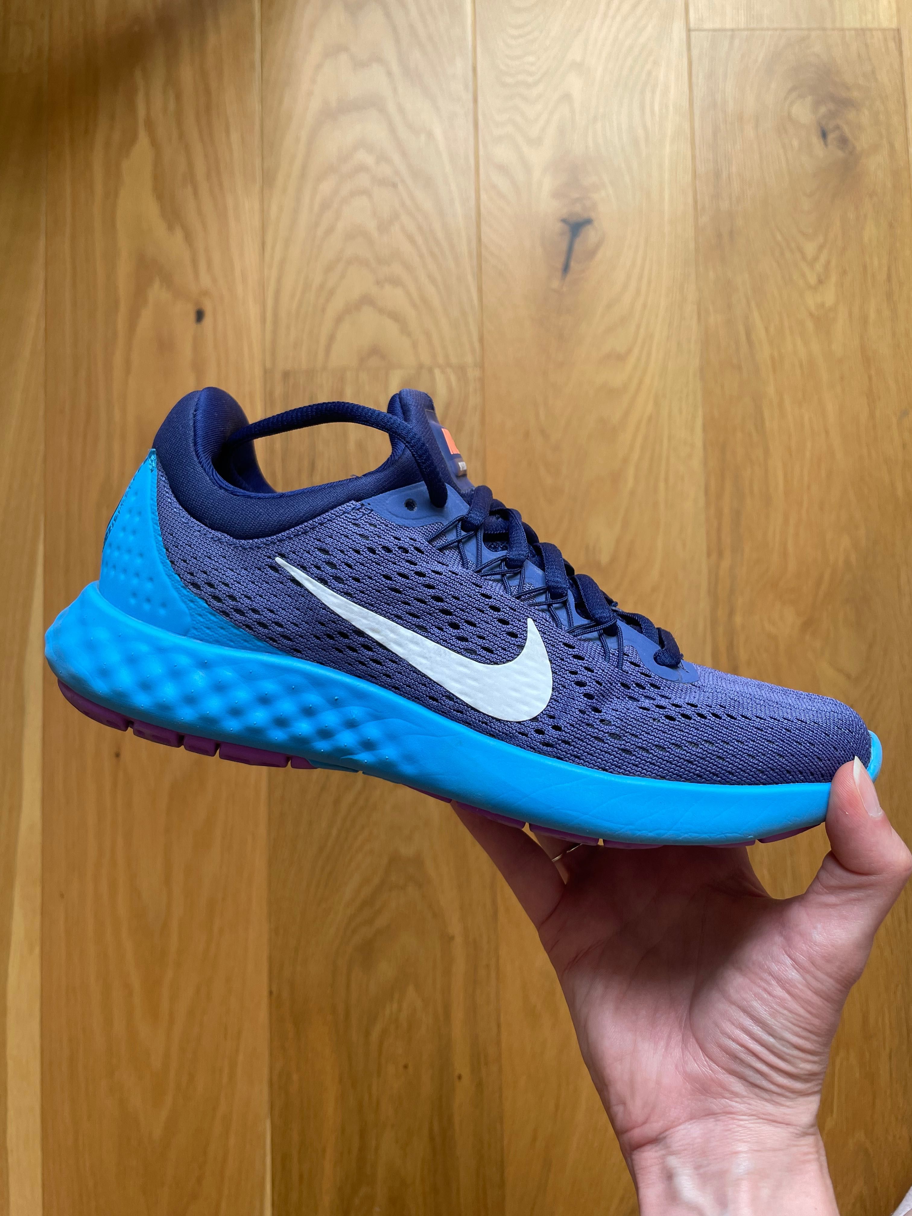 Adidasi Nike sport 36,5