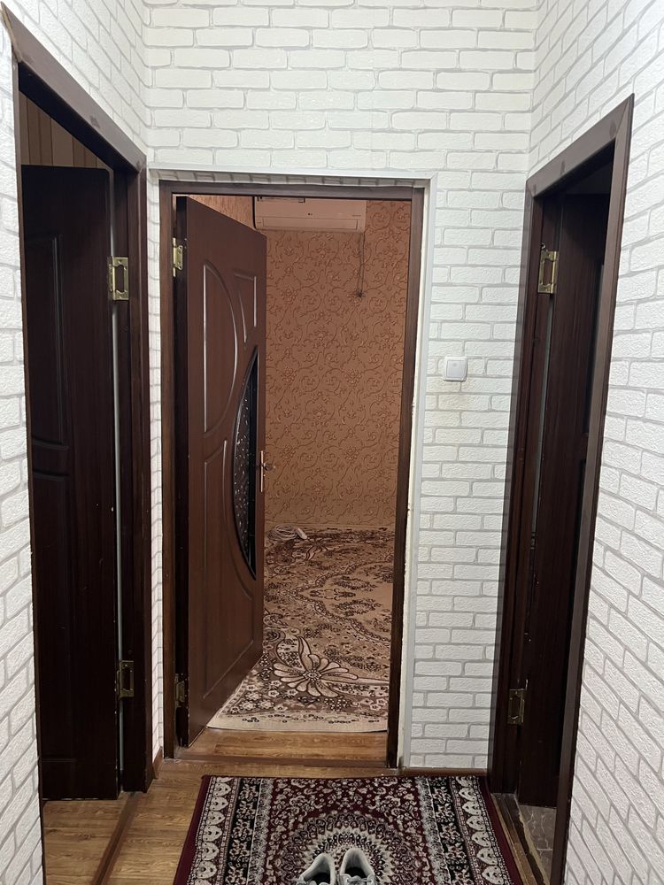Chilonzor metro, jahon tillari unversiteti oldida qizlarijaraga qo’yil