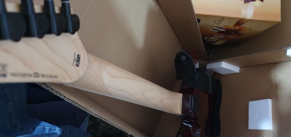 Chitara noua, acte muziker ESP LTD MH 200 red