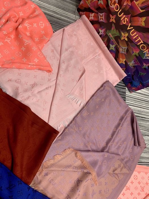 Esarfa Louis Vuitton-poze reale 100% calitate superioara ! PRODUSUL VA