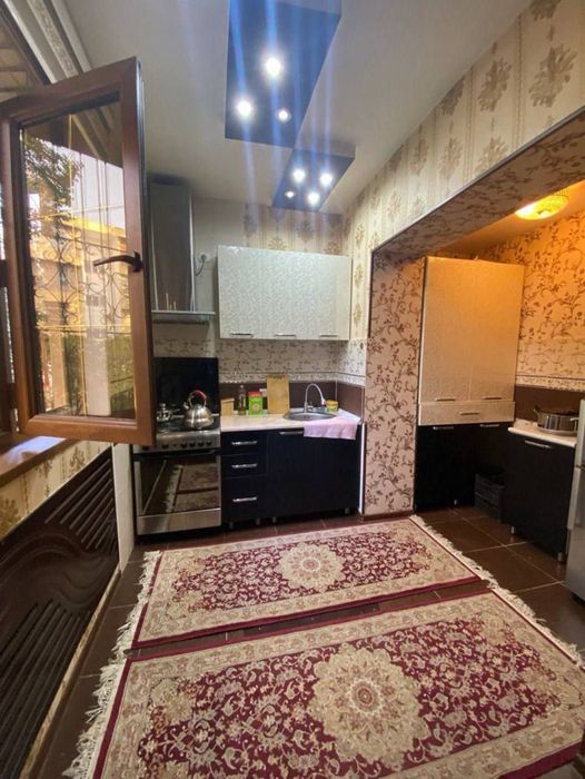 Квартира на Ц5-на небе 4/1/4 общ пл 85м  с обстановкой