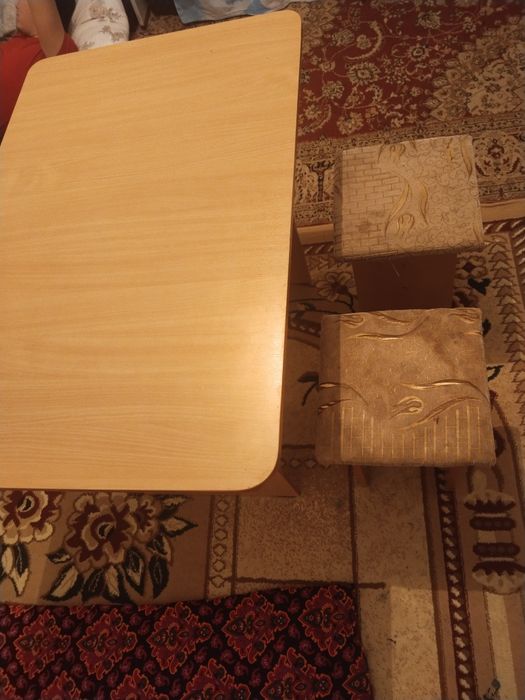 Продам Стол стульчиками