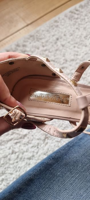 Vând pantofi stiletto