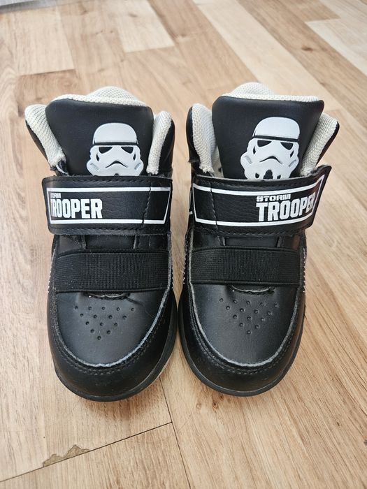 Adidași inalti cu arici