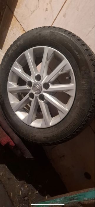 Продам шины с дисками зимний на 215/60/16