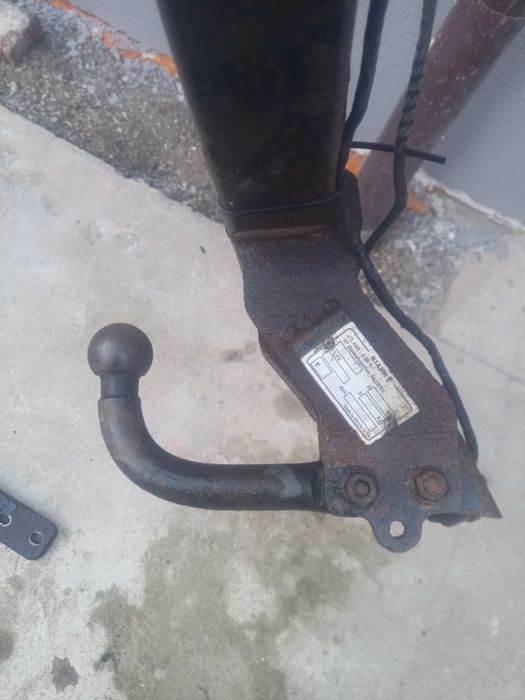 Продавам теглич за Рено Сценик 2