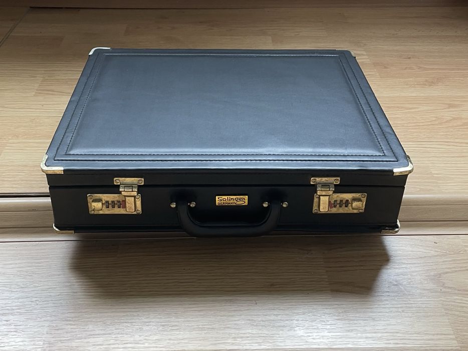 Geanta/servieta/diplomat din piele cu cifru negru