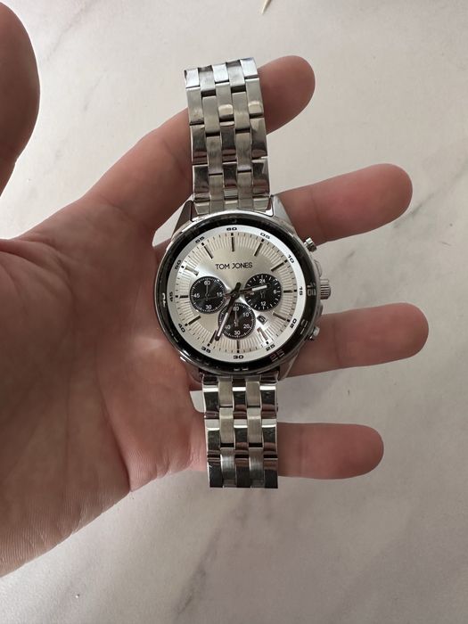 Продам часы Tom Jones