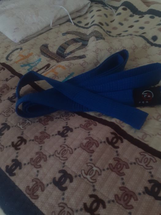 Продам сини пояс новый 260см