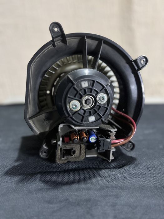 Мерседес w211 моторчик печки в идельном состояний