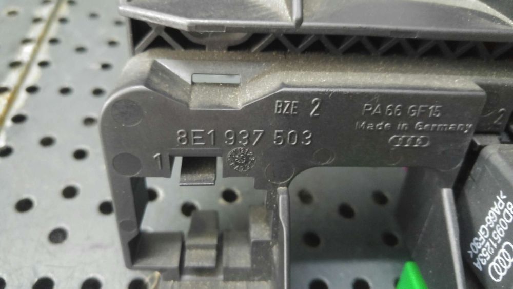 Bloc relee audi a4 b7 8e 8e1937503