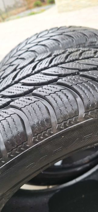 Продавам зимни гуми 2 бр. DEBICA