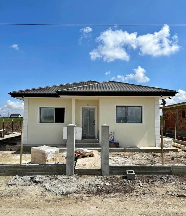 Casa, garaje auto, containere pe structura metalica si panou sandwich