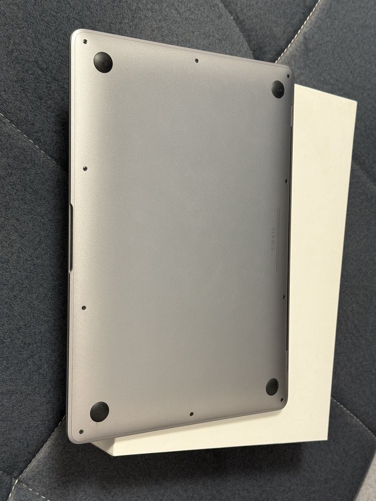 Срочно MacBook Air core i3, 8/256 gb, 13-inch, full komplekt, 115 цикл