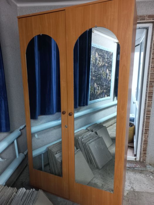 Продам шкаф платяной