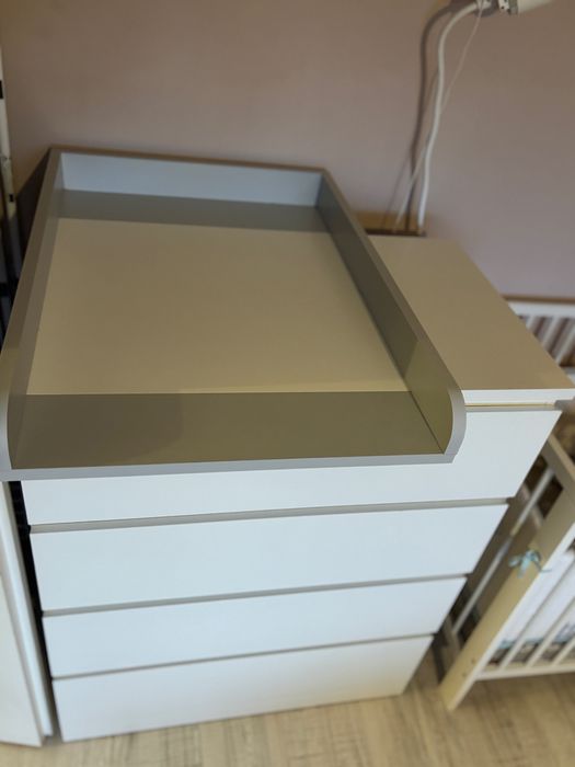 Детски скрин с маса за повиване