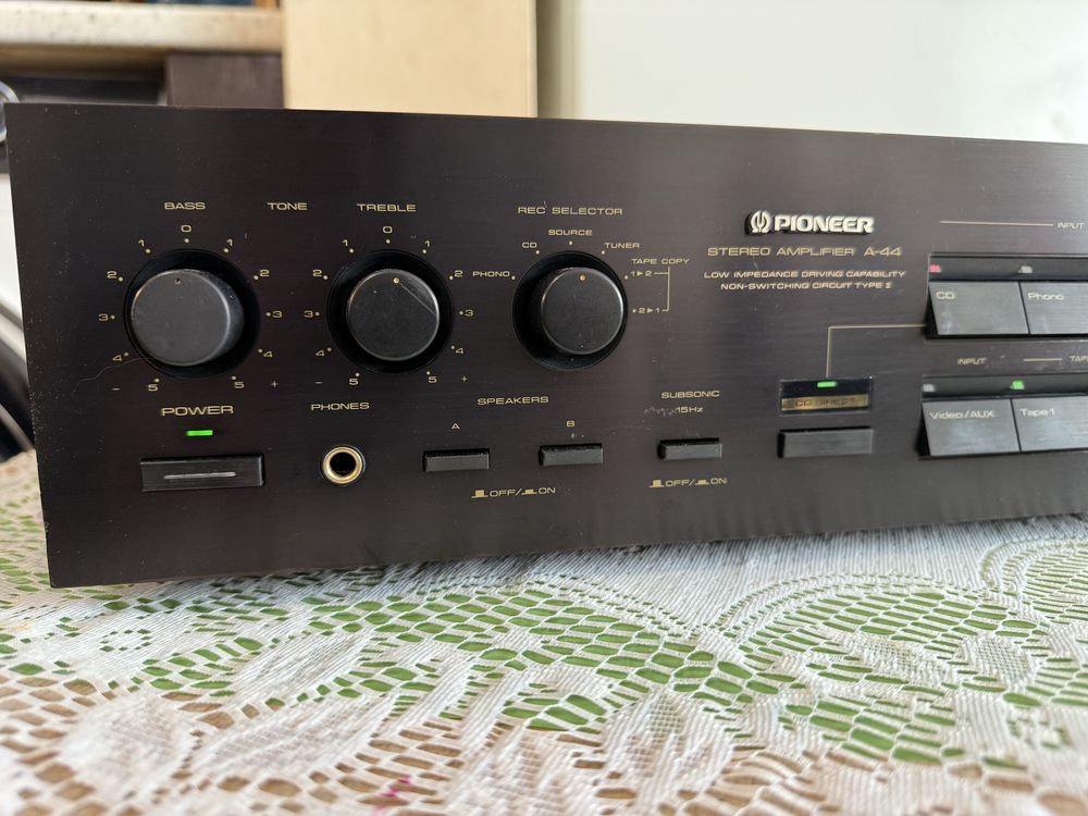 Pioneer A-44 стерео усилвател