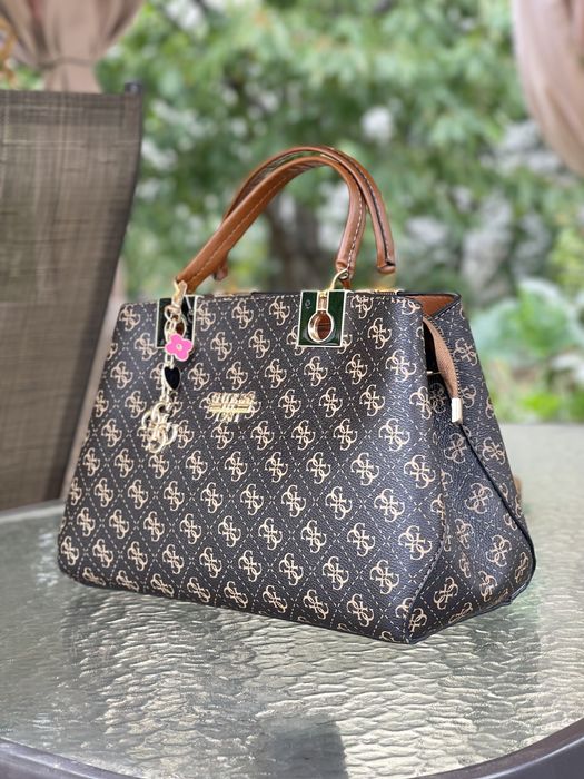 Дамска чанта Guess