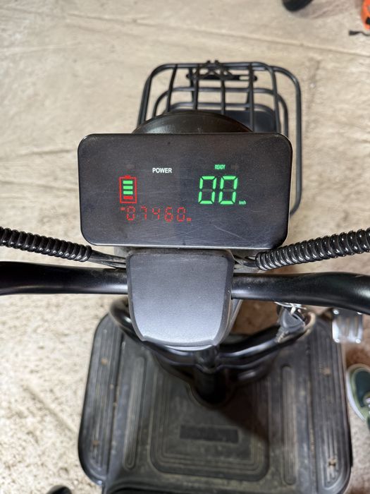 Tricicleta electrica cu doua locuri