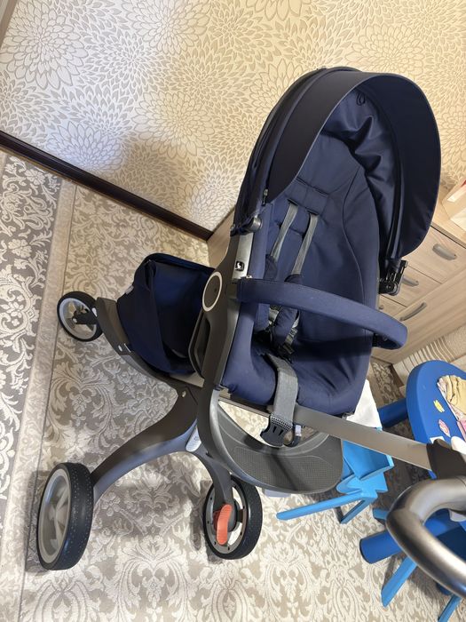 Коляска stokke original в хорошем состояний весь комплект