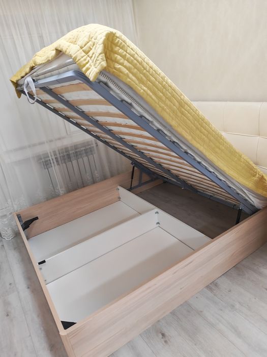 Продаю спальную кровать