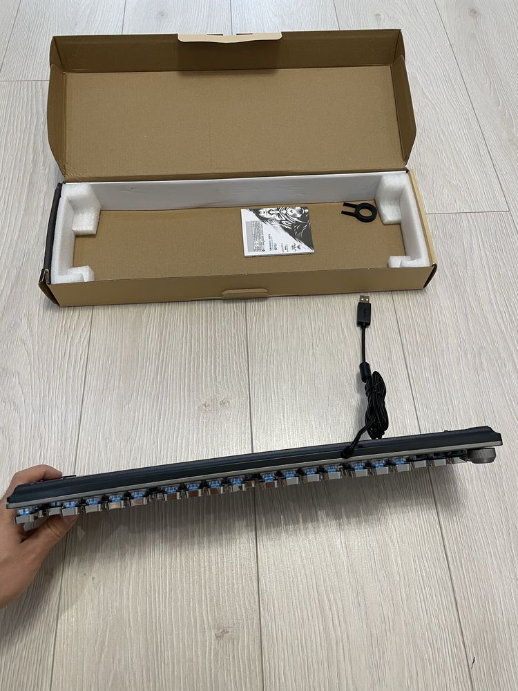 Продам новую клавиатуру AULA Fireshock V5 черный