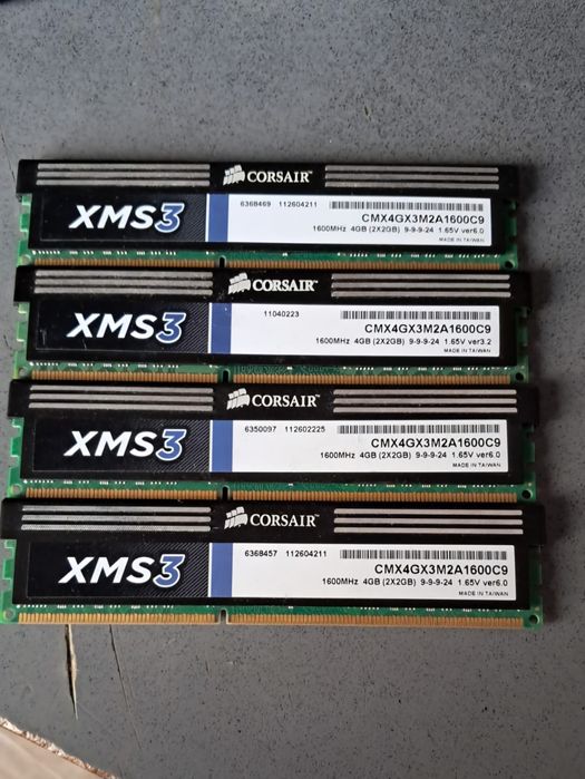 8 Gb DDR3 1600 MHz Corsair 4×2Gb