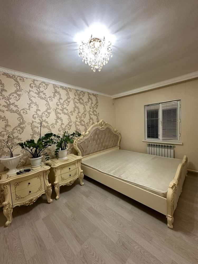 Кровать с тумбочками