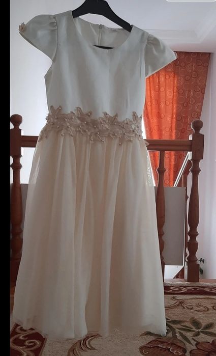 Rochii elegante fetite