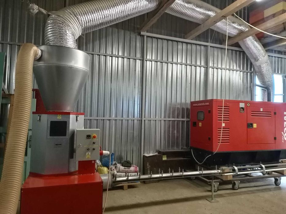 Vând linie de fabricat brichete din paie