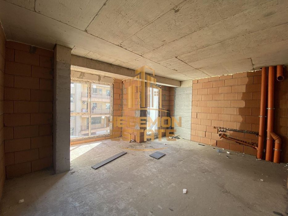 Продава се Двустаен апартамент в Варна, Цветен квартал - 58 кв.м за 1328 €/кв.м - Снимка #1