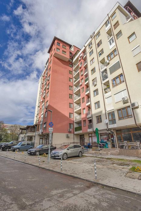 Продава луксозен 3- стаен апартамент в ж. к. Люлин 4