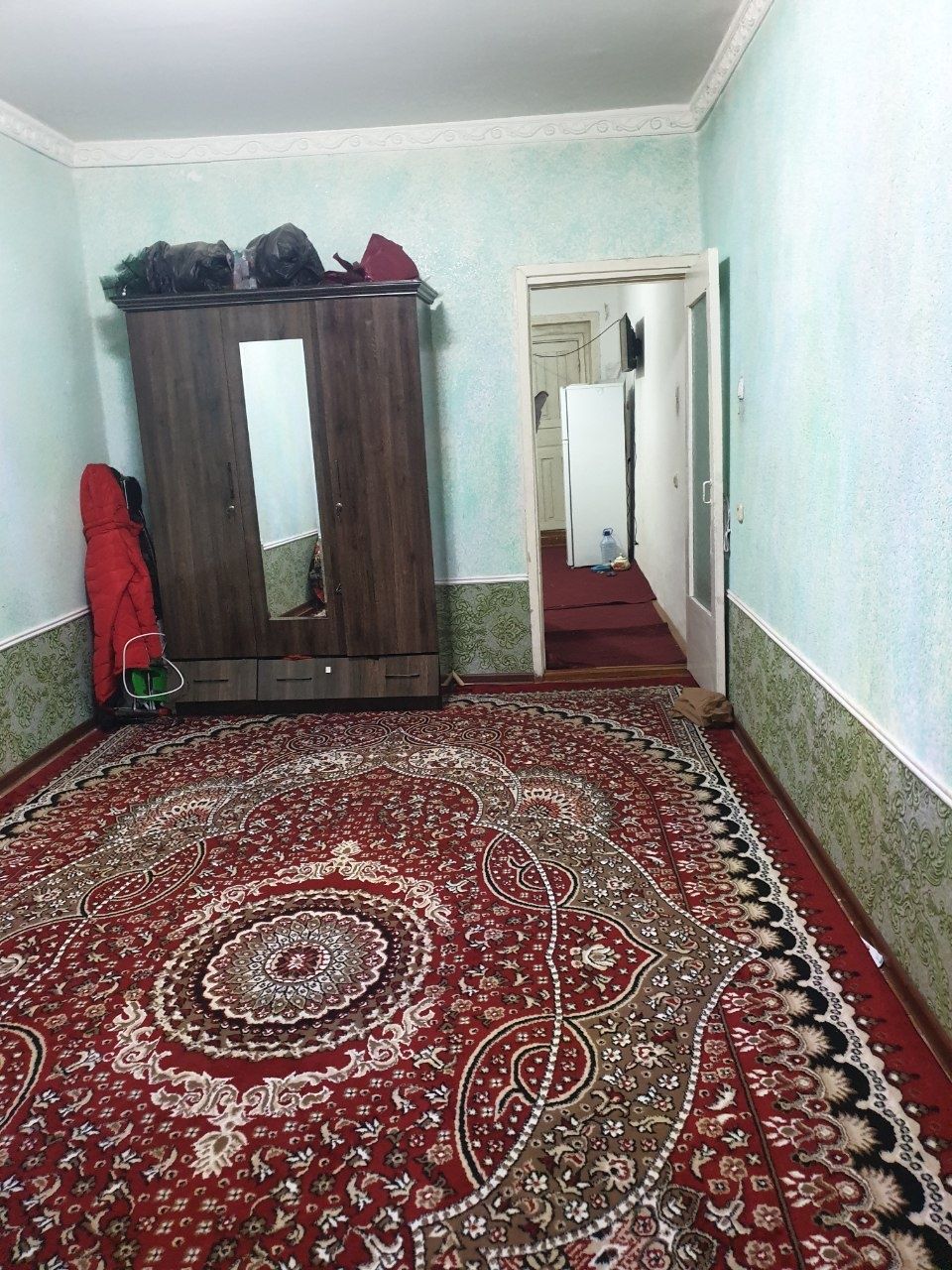 Buxoro shaxar Sharq 1 da 4 etajlik domning 1 etaji sotiladi.