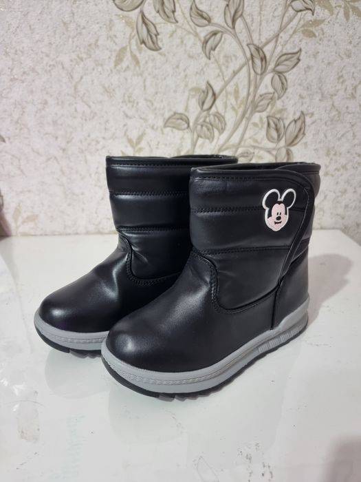 Продам зимние сапожки новые