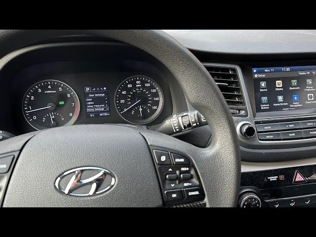 Hyundai tucsonga zavod mafon LCD ekrani bilan