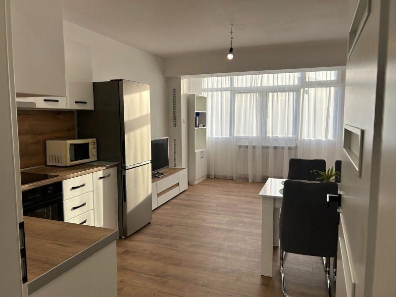 Тристаен апартамент под наем в ж.к. Красно село, 2212671