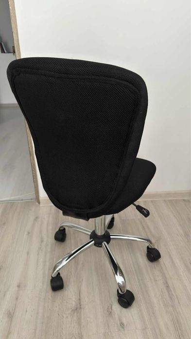 Scaun birou copii negru stare impecabilă