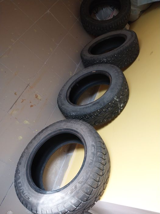 Продам зимние шины в отличном состоянии