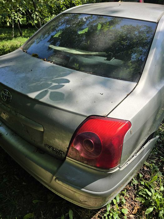 Dezmembrez Toyota Avensis