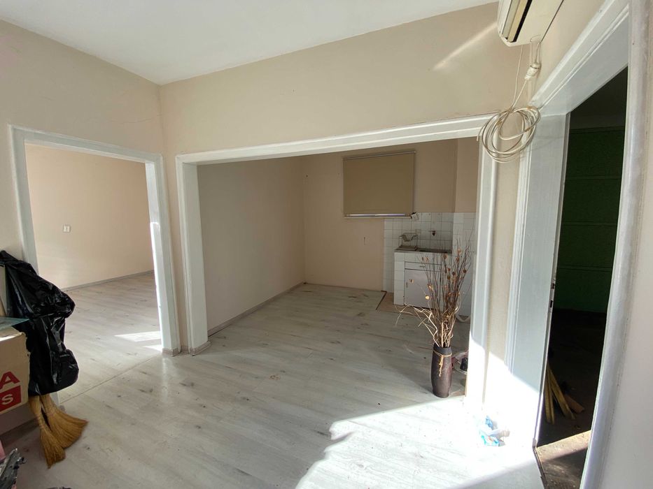 Къща с равен двор в село Поповци, Габрово