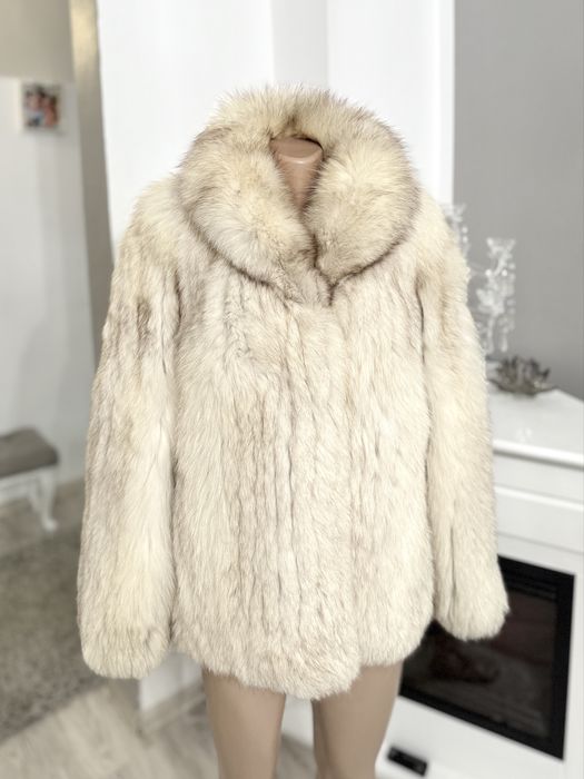 Haină din blană naturală de vulpe polară