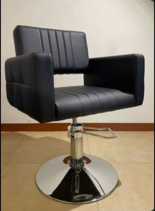 Кресло парикмахера продам
