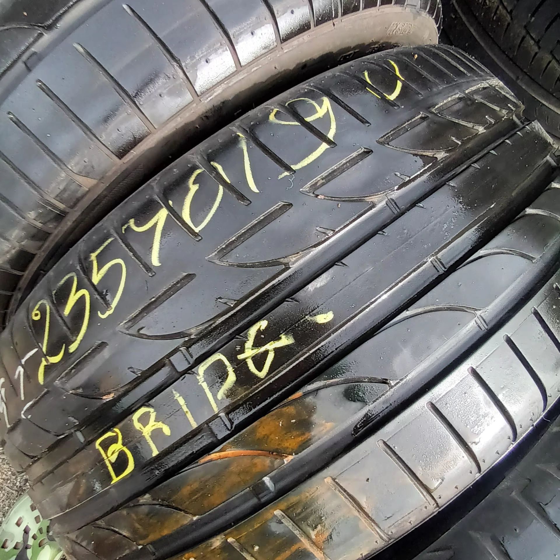 235 40 19 BRIDGESTONE 4броя летни