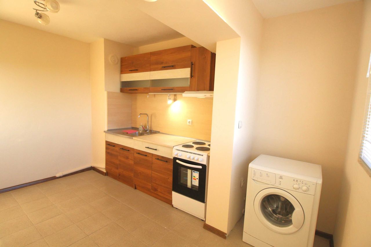 Дава се под наем Тристаен апартамент в Габрово, Младост - 76 кв.м за 280.5 € - Снимка #1