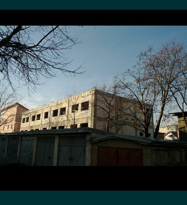 De vânzare clădire multifuncțională , comercial și rezidential.
