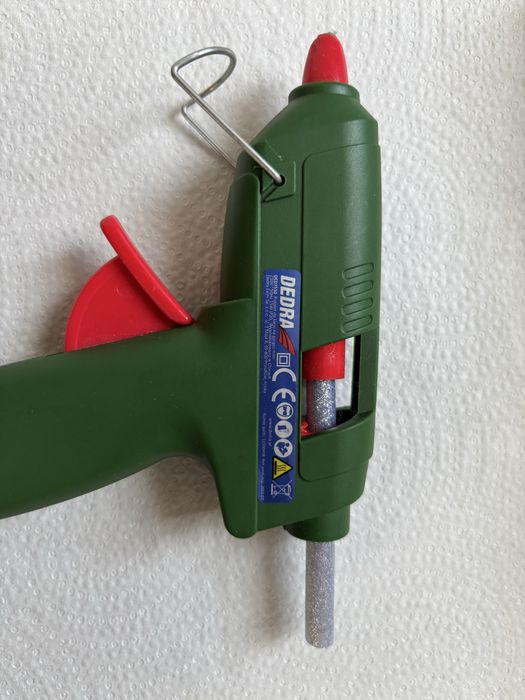 Vând pistol de lipit cu silicon oferi 6 rezerve