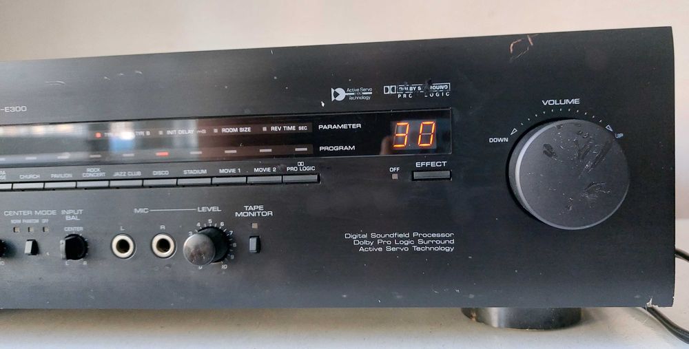 Yamaha DSP E300 natural sound field procesor muzica amplificator sunet