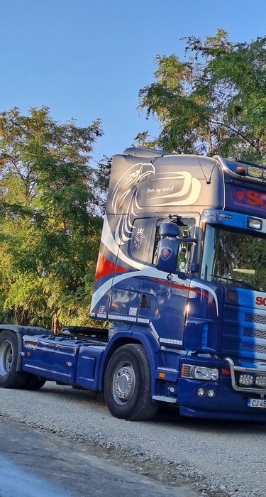 Vând două Scanii plus bena de piatră Schmitz