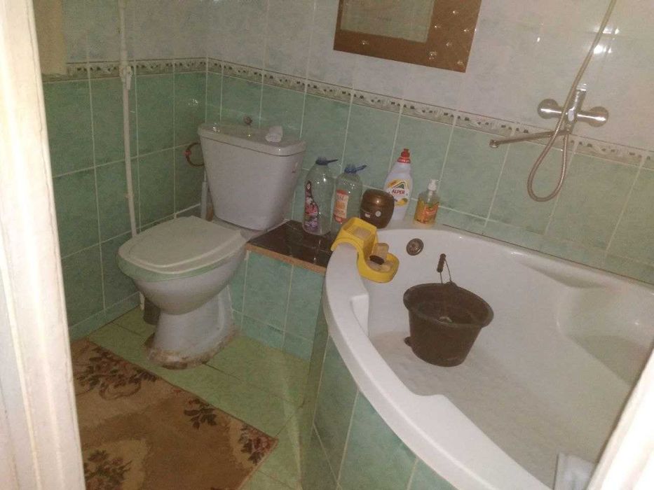 Навоий шахар Рус черков ёнида 1-кават 3- хоналиг квартира сотилади